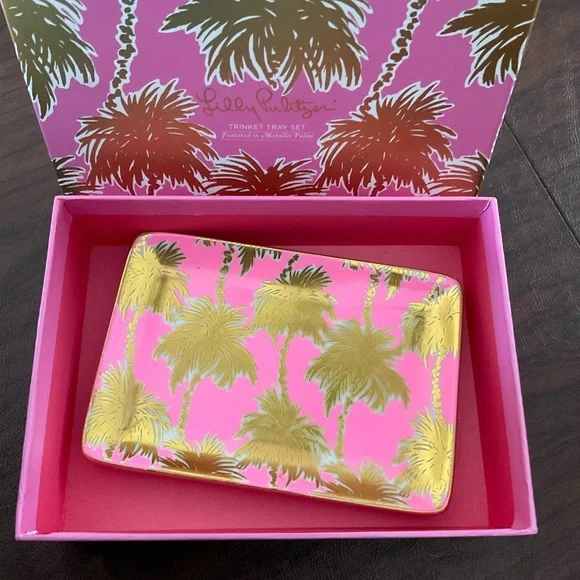 Lilly Pulitzer Palm Print Tray Set in Pink and Gold - Picture 3 of 7